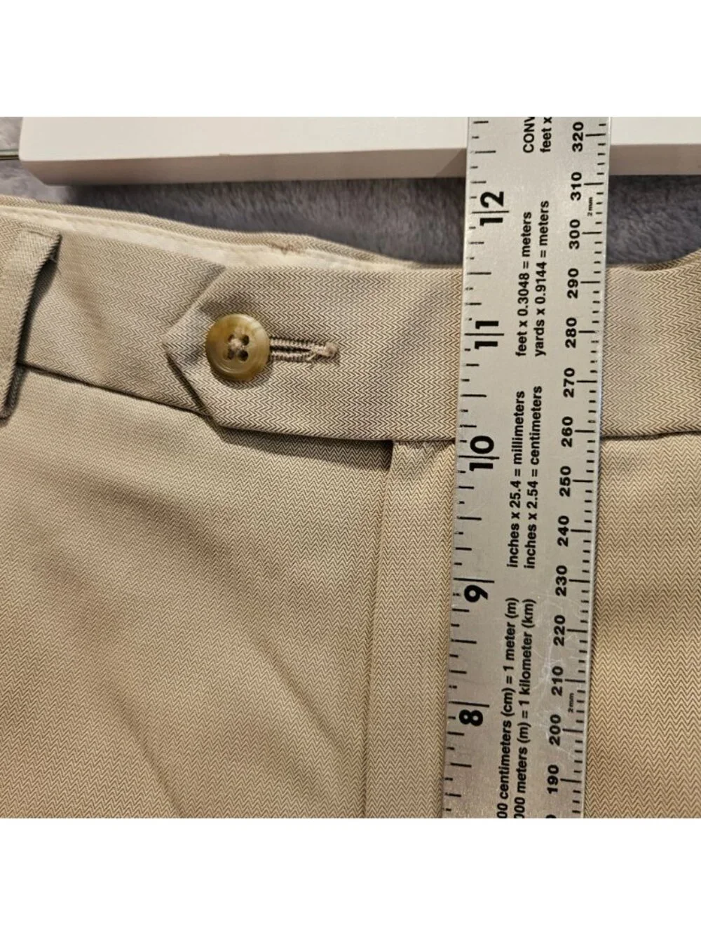 Cutter & Buck CB drytecl lux Shorts Mens 32 pleated Tan pleated golf business